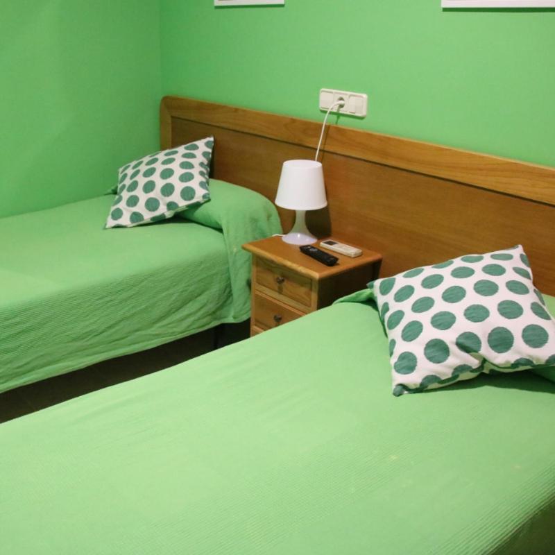 Hostal Burgales Milagro Bagian luar foto