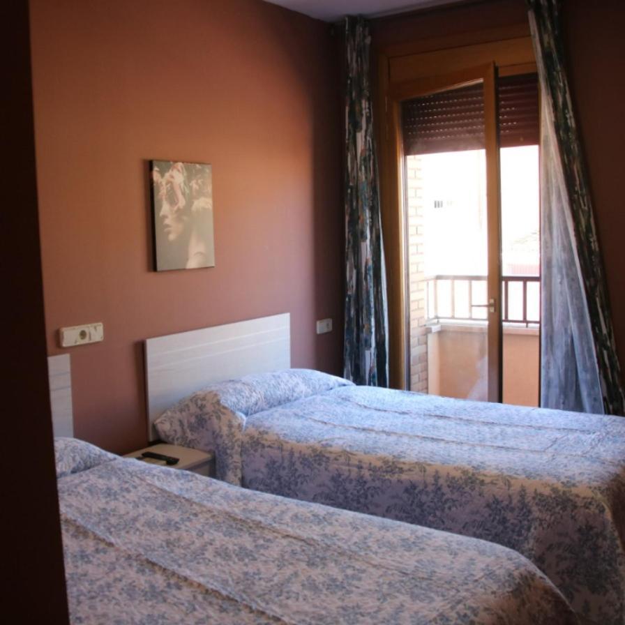 Hostal Burgales Milagro Bagian luar foto