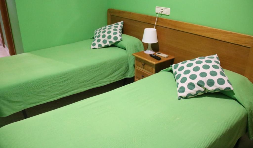 Hostal Burgales Milagro Bagian luar foto